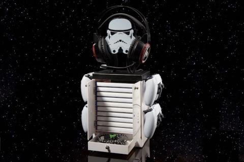 Im "Stormtrooper Gaming Locker" findet sich für jedes Gaming-Zubehör sein Platz.