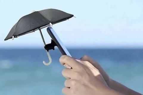 Sonnenschutz nicht nur für Menschen: Auch Smartphones sollten vor übermäßiger Hitze geschützt werden. (Quelle: radbag.de)